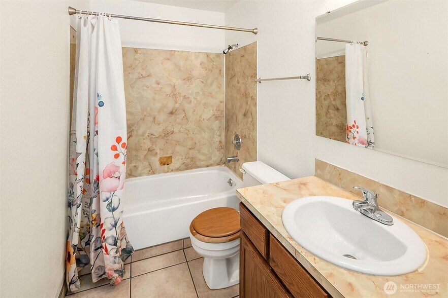 Bath - 905 18th St NE