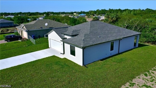 Building Photo - 3027 NE Beechwood Cir