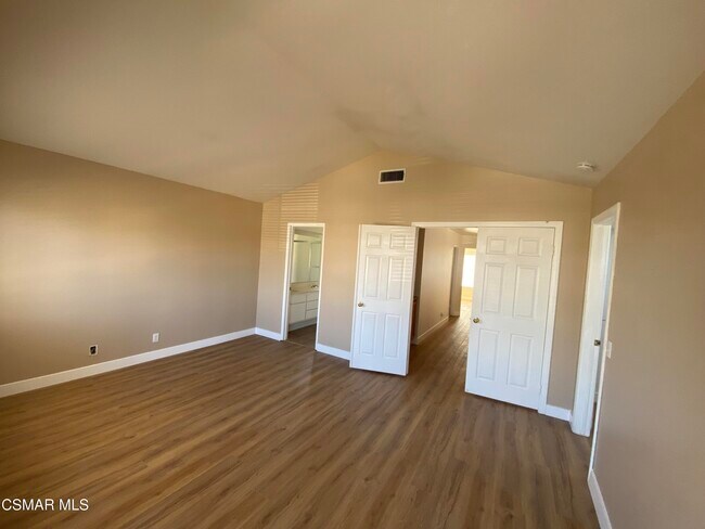 Building Photo - 3014 Sleepy Hollow St