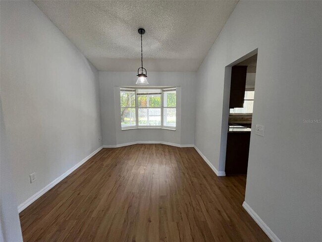 Building Photo - 1098 Seagate Dr W