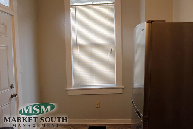 Building Photo - *APPLICATION PENDING!* NEWLY RENOVATED 3 B...