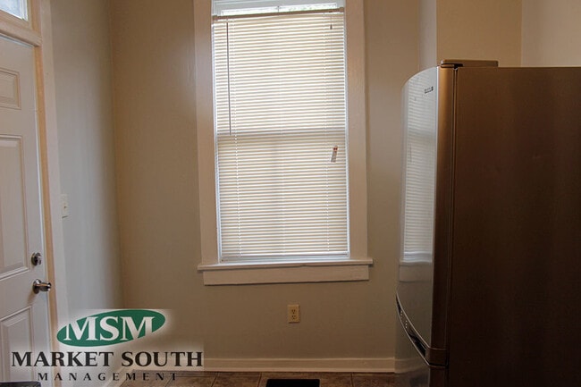 Building Photo - NEWLY RENOVATED 3 BEDROOM ON HABERSHAM/ E32