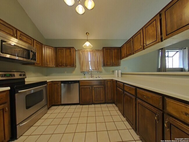 Building Photo - 8823 Wellesley Manor Dr