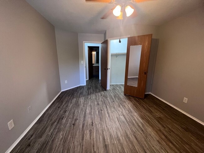 Building Photo - Spacious 1-Bedroom Apartment - Main Floor!