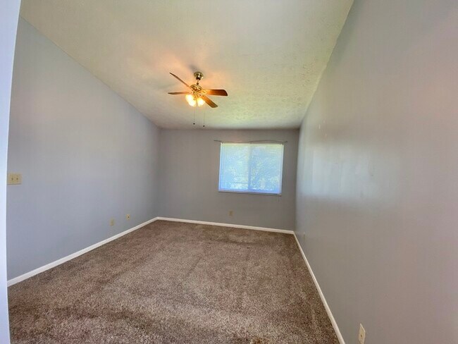 Building Photo - 27 Rio Grande Cir