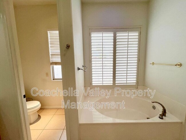 Building Photo - 20 Trafalgar