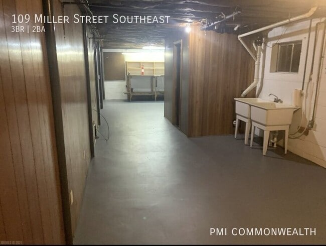 Building Photo - 109 Miller St SE