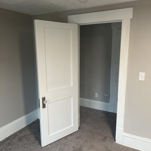 Building Photo - 1919 Widmer Ct NE