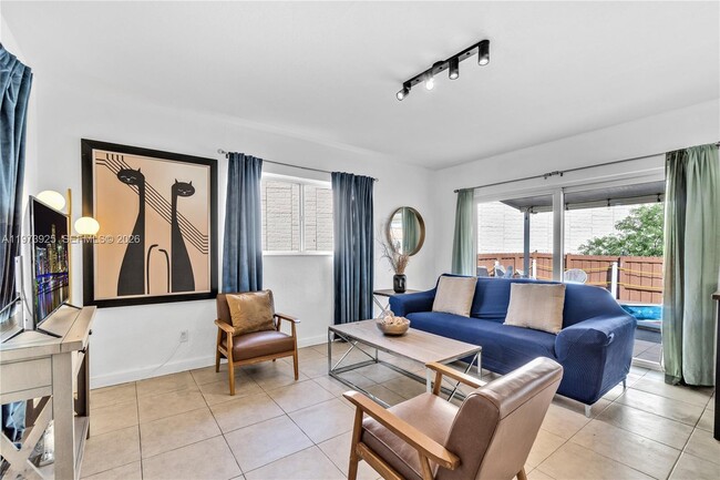 Building Photo - 1021 NW 23rd Ave