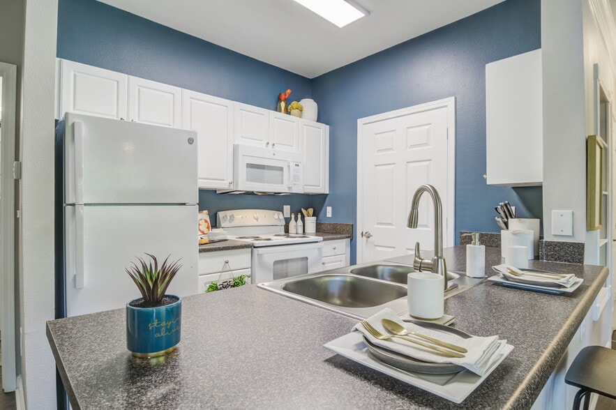 IMT Stoneleigh at Deerfield 1800 Deerfield Point Pt Alpharetta GA 30004 Apartment Finder