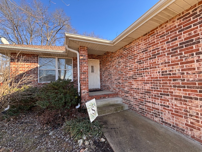 Building Photo - 1736 S 10th Ave