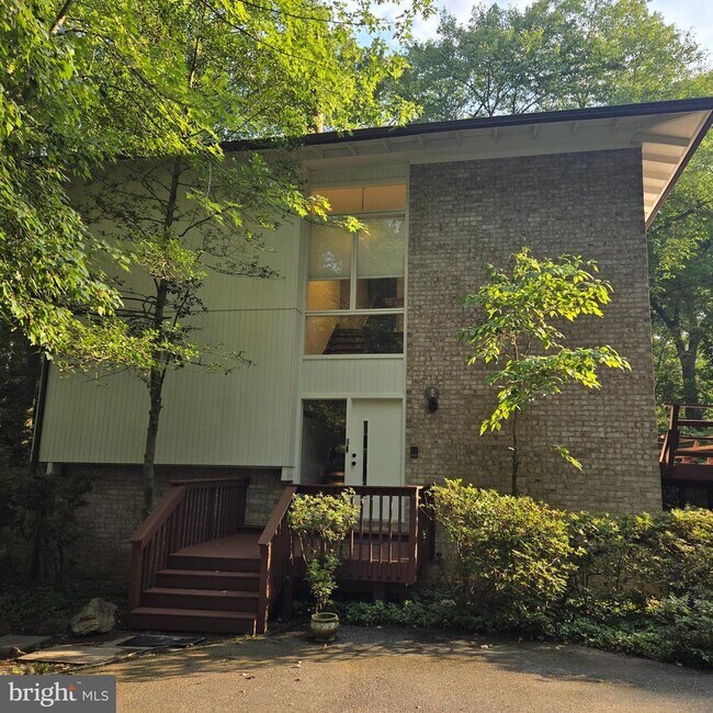 Building Photo - 10612 Crossing Creek Rd
