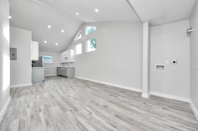 Building Photo - 6201 Batterson St