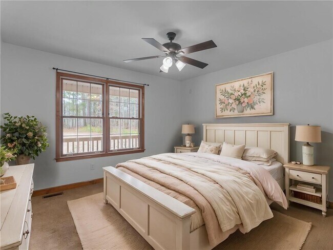 Building Photo - 305 Riverbend Dr