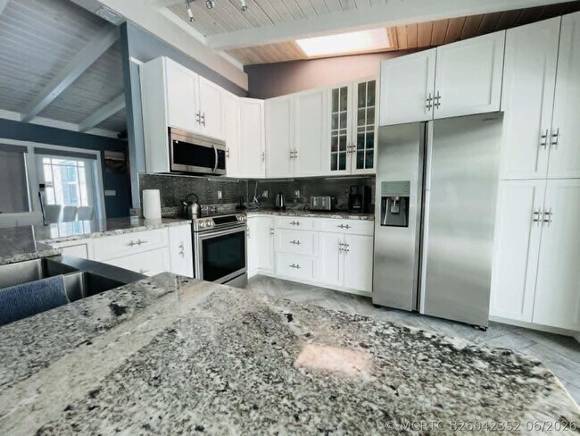Building Photo - 2531 Gulfstream Ln