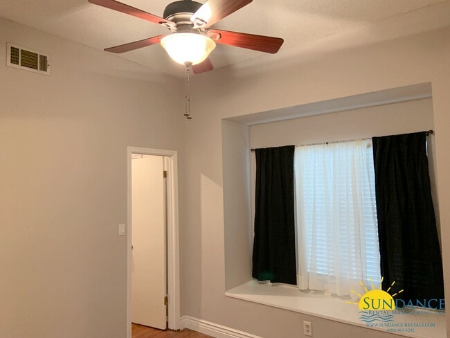 Building Photo - Beautiful Two Bedroom with Converted Garage in FWB!