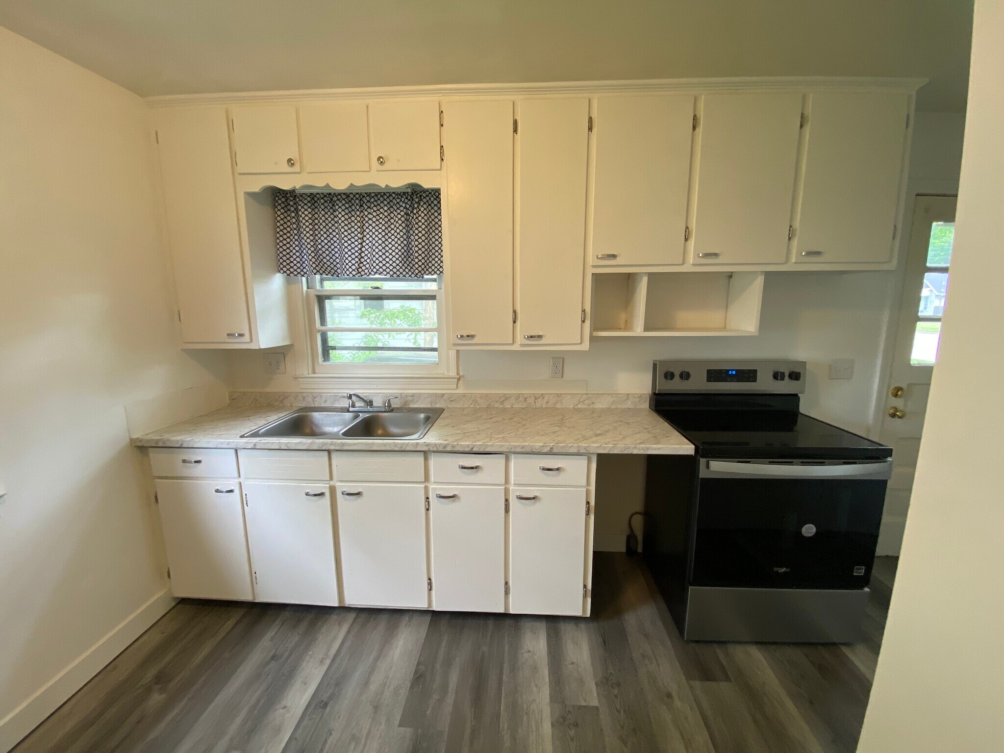 Kitchen - 1233 E Cork St