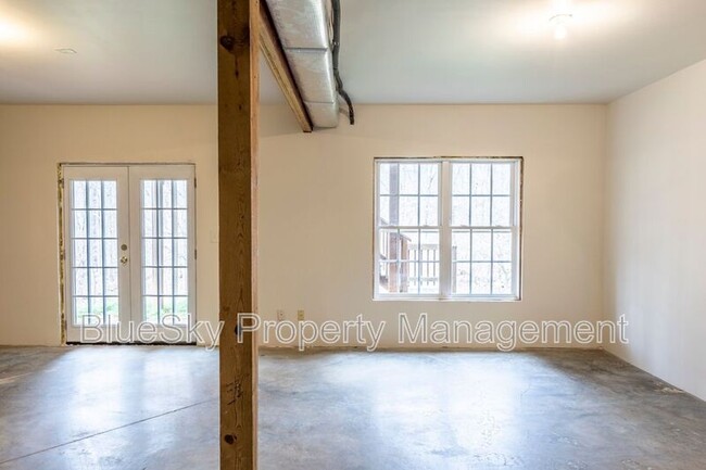 Building Photo - 2304 Ravenswood Ct