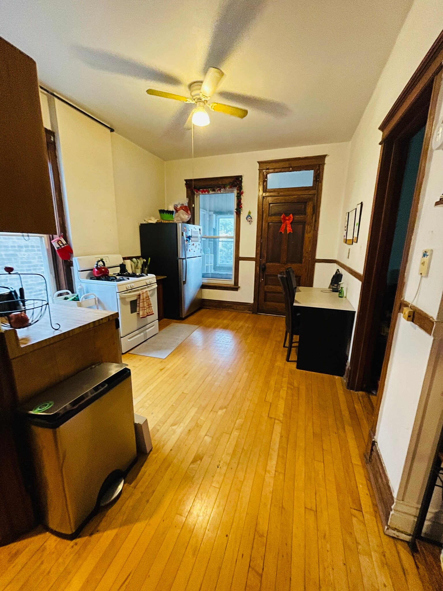 kitchen - 3730 N Magnolia Ave