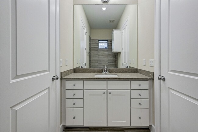 Building Photo - 2113 Naomi St