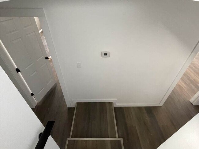 Building Photo - 1642 Hillwood Dr