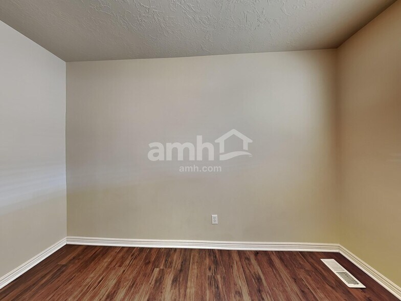 Building Photo - 1190 Inverness Dr