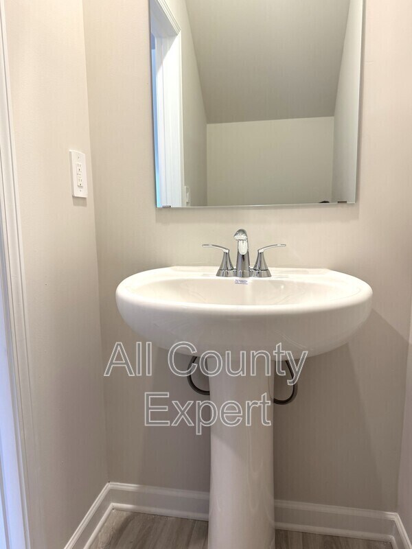 Building Photo - 823 Misty Holw Trl