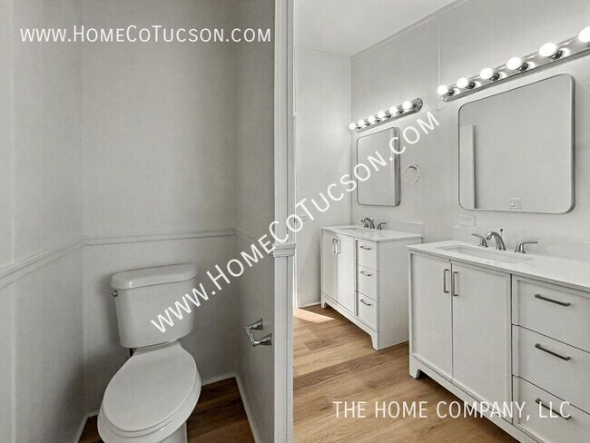 Building Photo - 5717 S Stewart Blvd