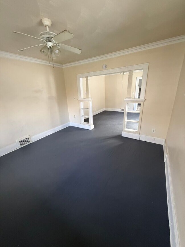 Building Photo - 12706 Parkhill Ave