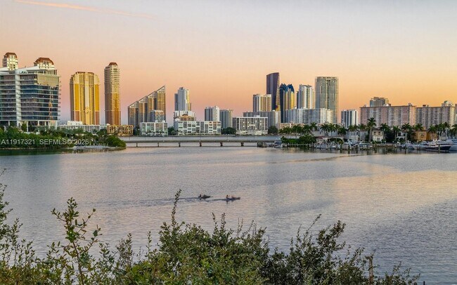 Building Photo - 3255 NE 184th St