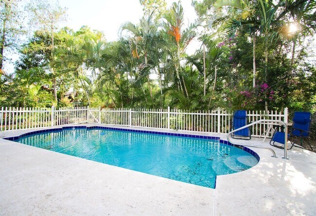 Building Photo - 661 Lake Wellington Dr