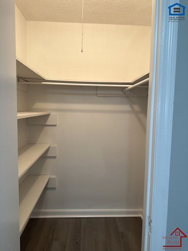 Building Photo - 1702 Olive St