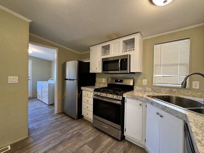Building Photo - 1664 W Coralbrooke Dr