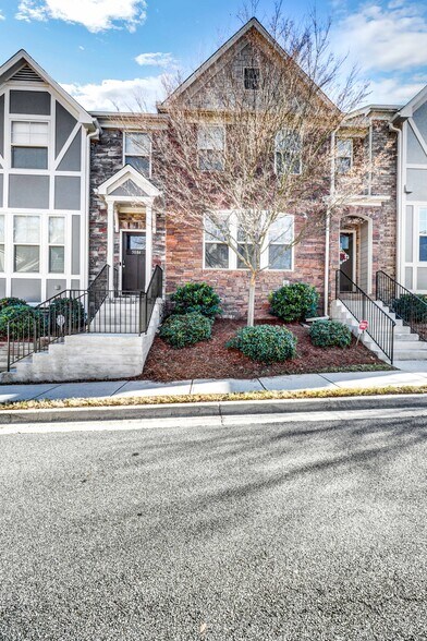 Building Photo - 5084 Whiteoak Ter SE