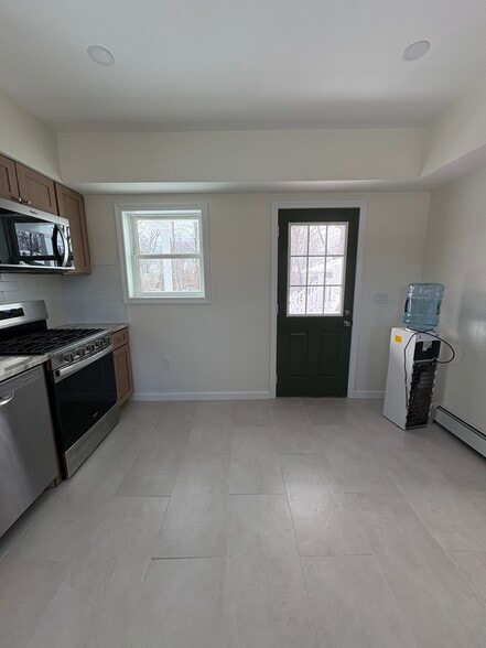 Building Photo - 316 Old Fall River Rd