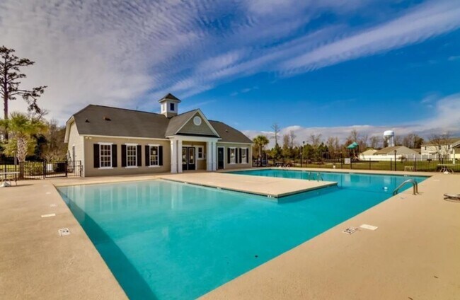 Building Photo - Charming 3BR/2BA Home on Expansive Lot in ...