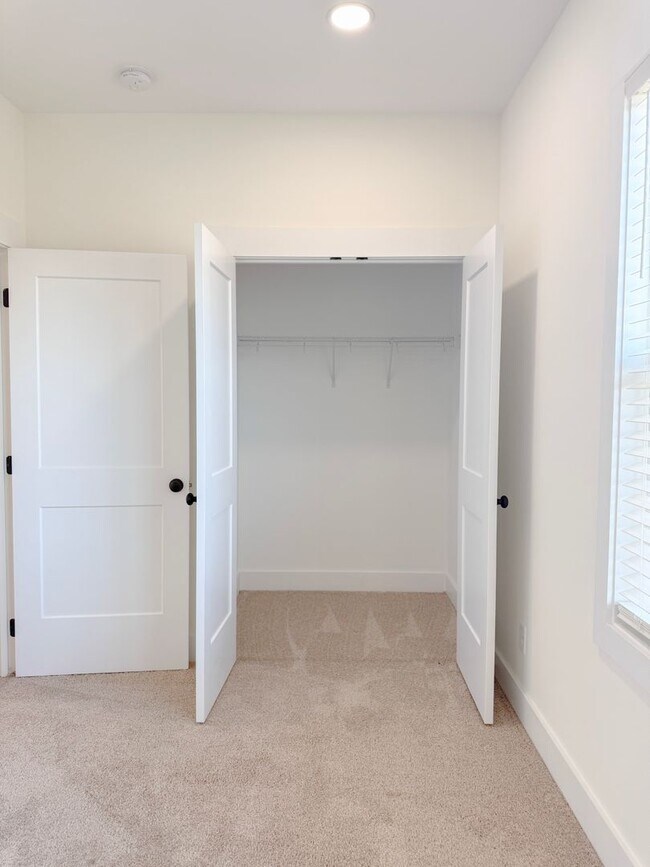 Building Photo - 2-Bedroom with Flex Room, Pool, and Pickleball Court in Cookeville