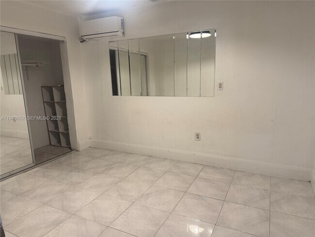 Building Photo - 1629 SW 10th St