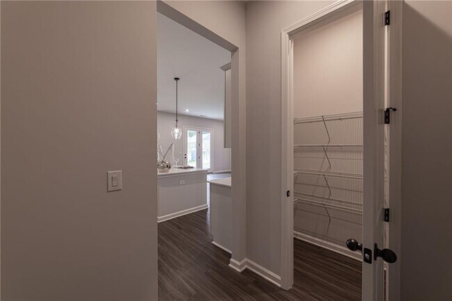 Building Photo - 212 Birchwood Row