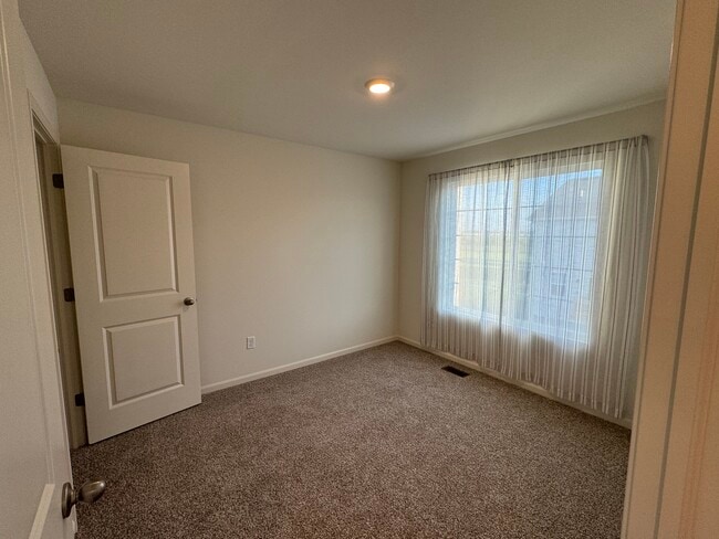 Building Photo - 3820 Bissel Dr