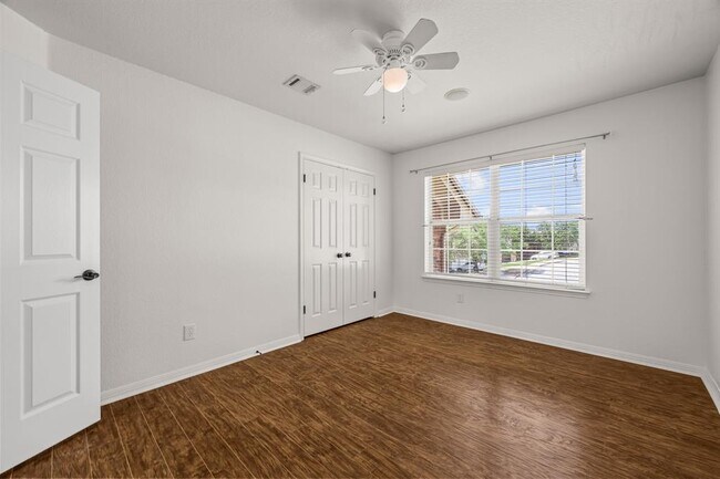 Building Photo - 11905 Lake Stone Dr