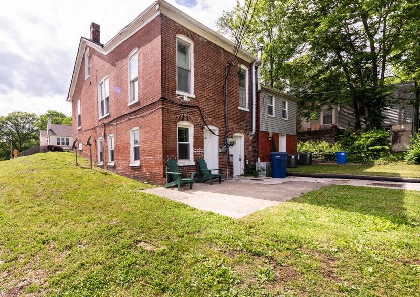 Building Photo - 719 Caroline St