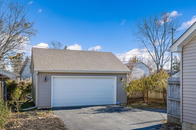 Building Photo - Pasadena Avenue