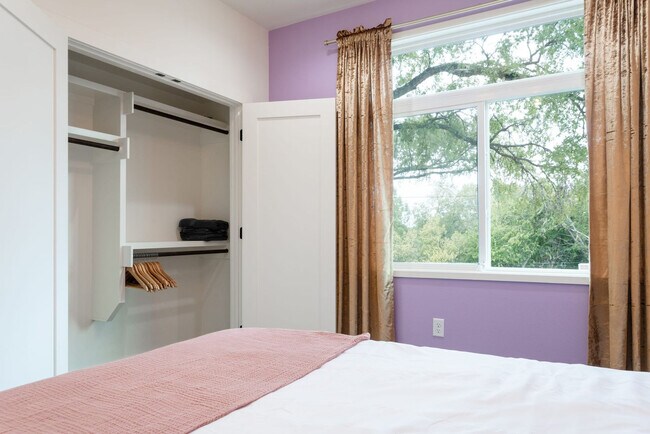 Building Photo - 2415 E 10th St