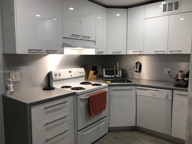 Building Photo - 3642 NE 171 St