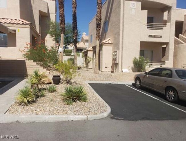 Building Photo - 2200 Highpointe Dr