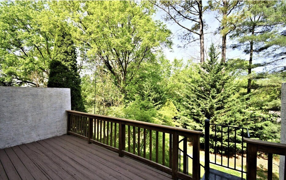 Balcony - 3051 Mitchell Ct
