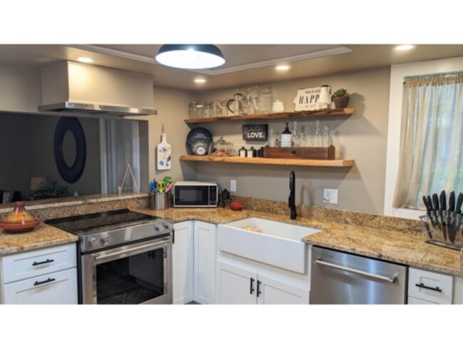 Building Photo - Vacation Rental: Newly Renovated 2 Bedroom...