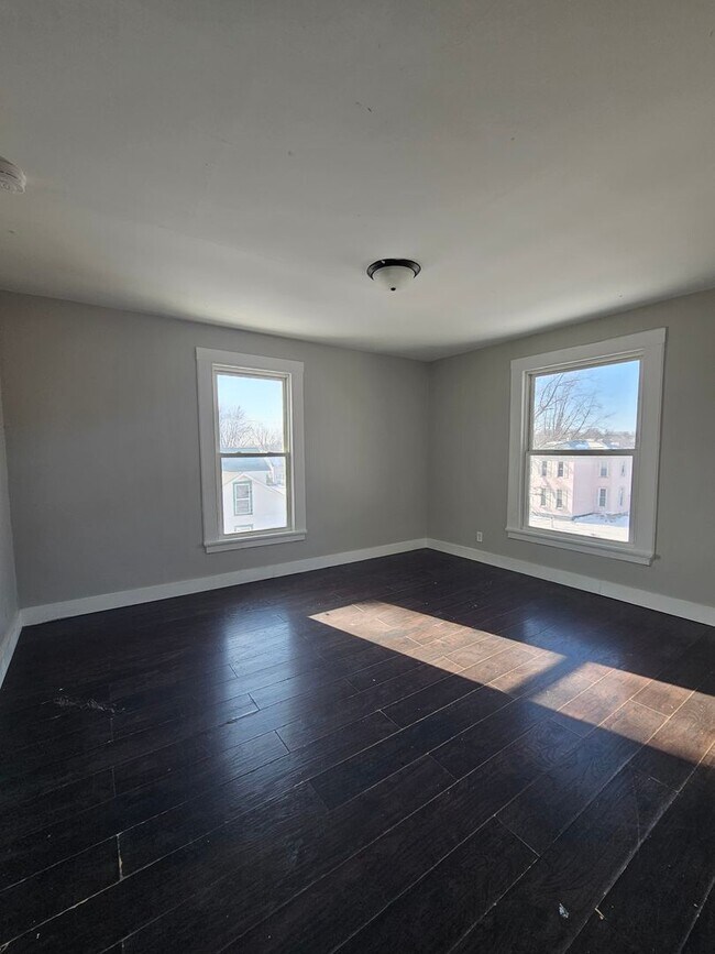 Building Photo - 2109 Roosevelt St