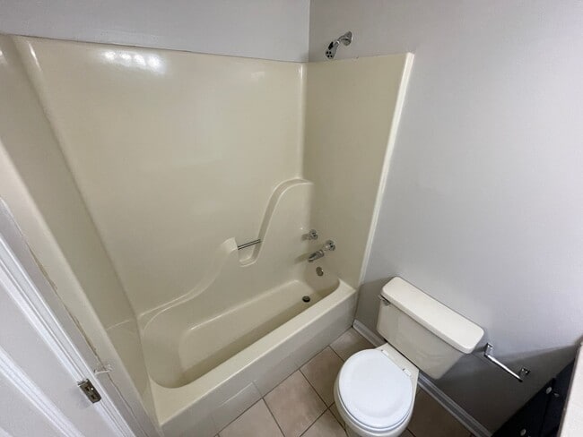 Building Photo - 1004 Creekside Pl